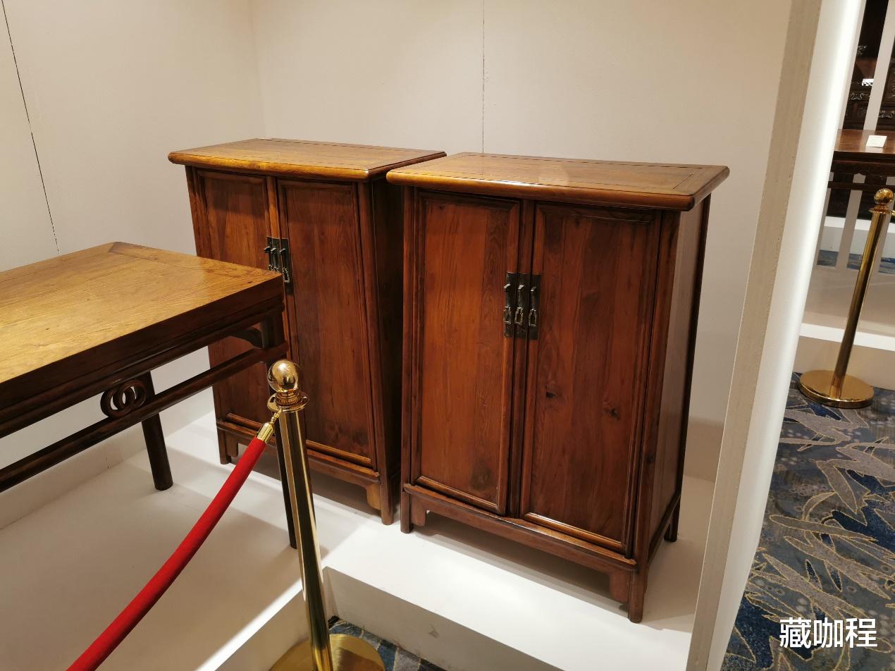 |木料配色不齐，黄花梨圆角柜成对149万成交