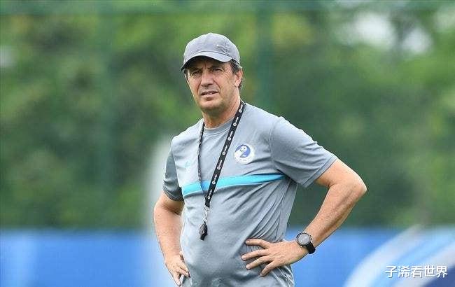 中超|凌晨1點(diǎn)！中超名帥最新言論再度引發(fā)質(zhì)疑，球迷吐槽：趕緊下課吧