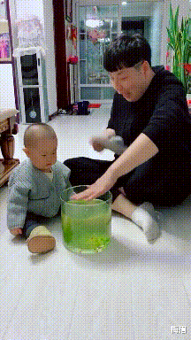 |刚租的房子，正打扫卫生发现了这个，我要不要告诉房东呢？