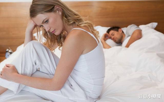 為什麼老公在睡覺時，總喜歡用腿“壓著你”，愛是裝不出來的-圖5