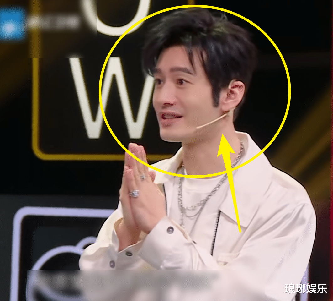 黄晓明|王牌6关晓彤黄晓明站一起，同被质疑身高，看清差距谁撒谎很显然