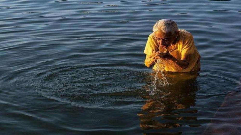 評理三分鐘 日印網(wǎng)友互懟，印度網(wǎng)友：我敢喝恒河水，你敢喝核廢水嗎？