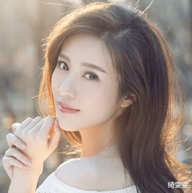 尤小刚|出道就被导演姑父捧红，姑父离婚后失去资源，今沦落到演网剧为生