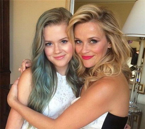 瑞茜·威瑟斯彭|瑞茜·威瑟斯彭：人前是风光的好莱坞巨星，人后却是资本家的玩物