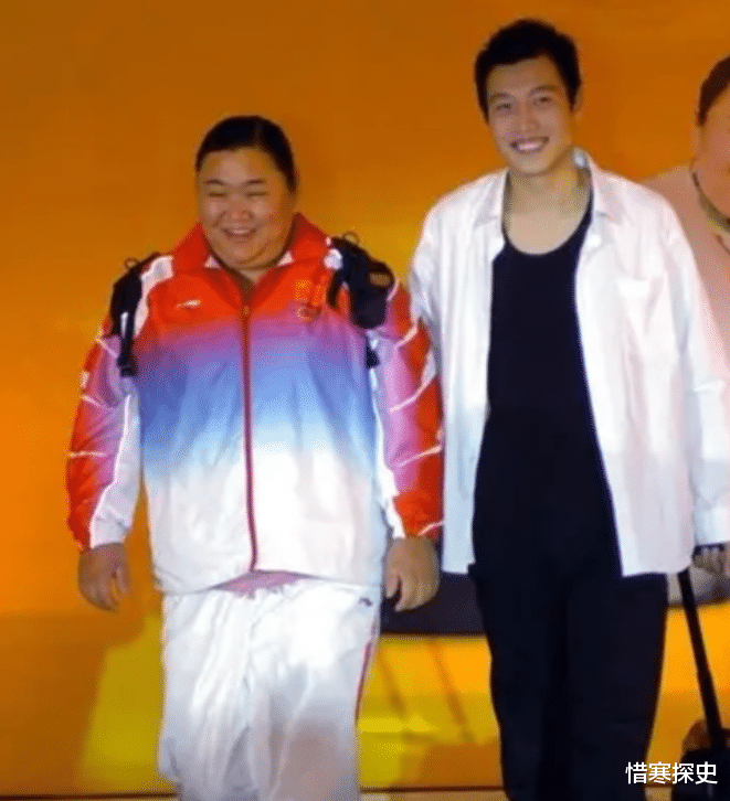 骑士队|2004年，唐功红拼死一举182.5公斤杠铃，下台后内脏受损七窍流血