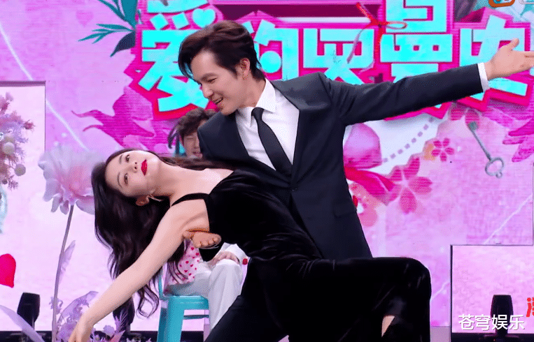 钟汉良|钟汉良谭松韵甜蜜共舞，镜头捕捉到他手放的位置，人品如何很显然