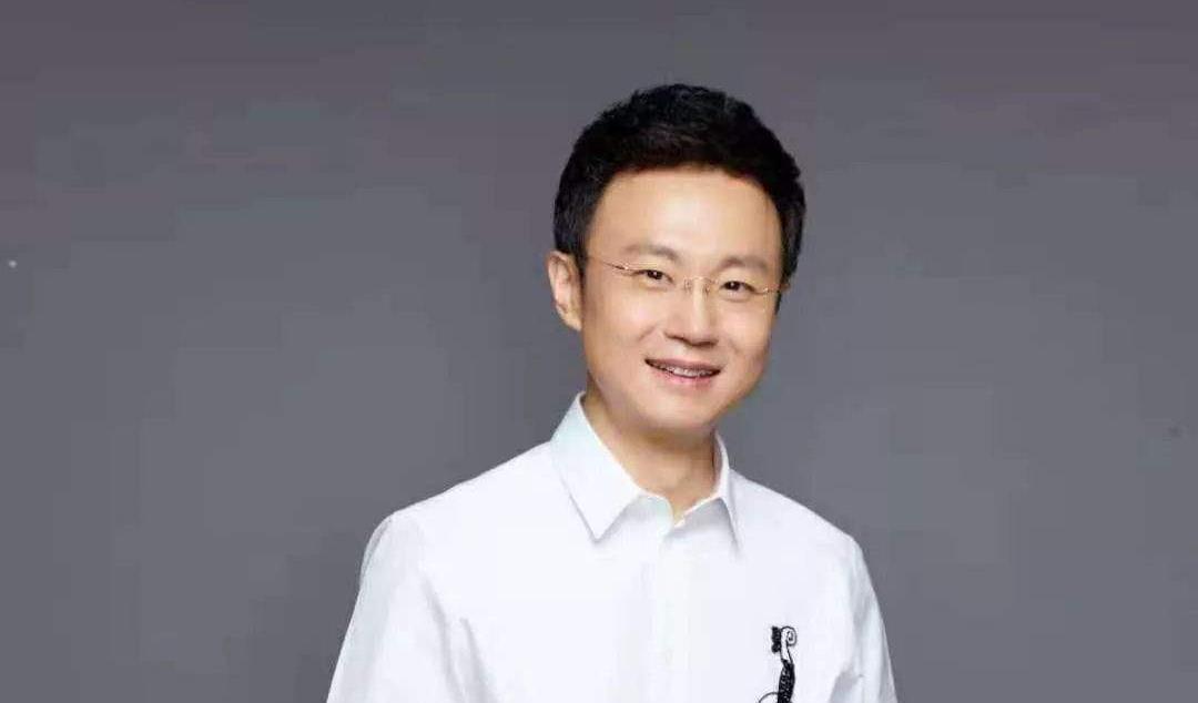 春妮|央视主持人刚强：41岁娶2婚春妮，43岁意外得子取名“刚好”