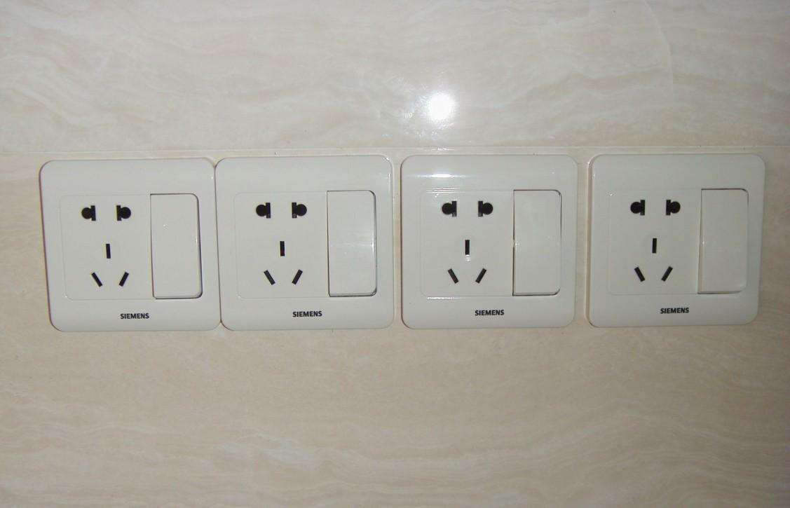 装修时安装的那些插座，就是这样一步一步逼死强迫症的