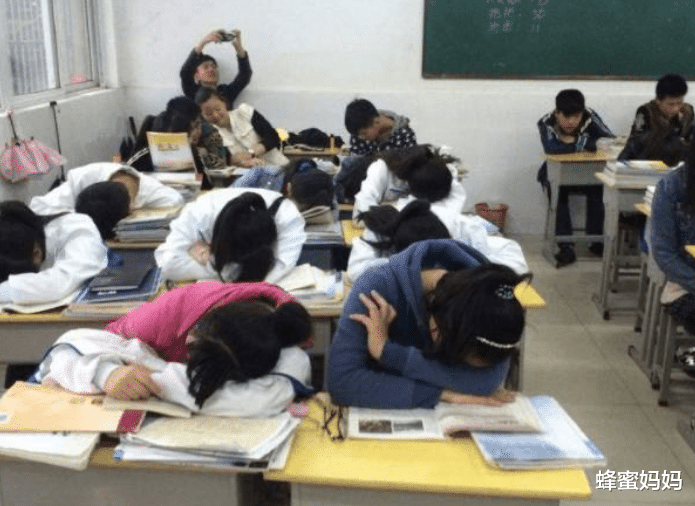 蜂蜜妈妈|家长:高中生负担重应取消晚自习,官方:早有回应可没人重视