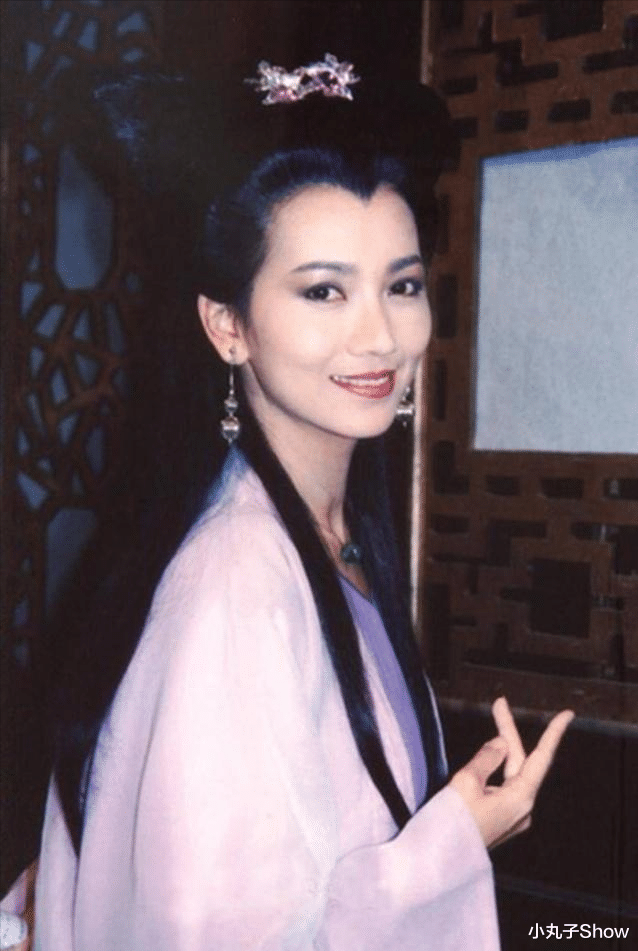 赵雅芝|赵雅芝真是保养天花板，同框贾乃亮完全不显老，完全看不出68岁