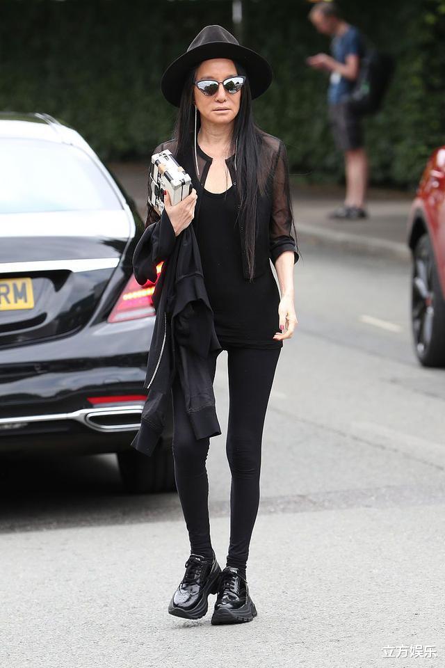 穿衣搭配|身价40亿的王薇薇，71岁的脸蛋却拥有20岁的身材，至今单身未婚