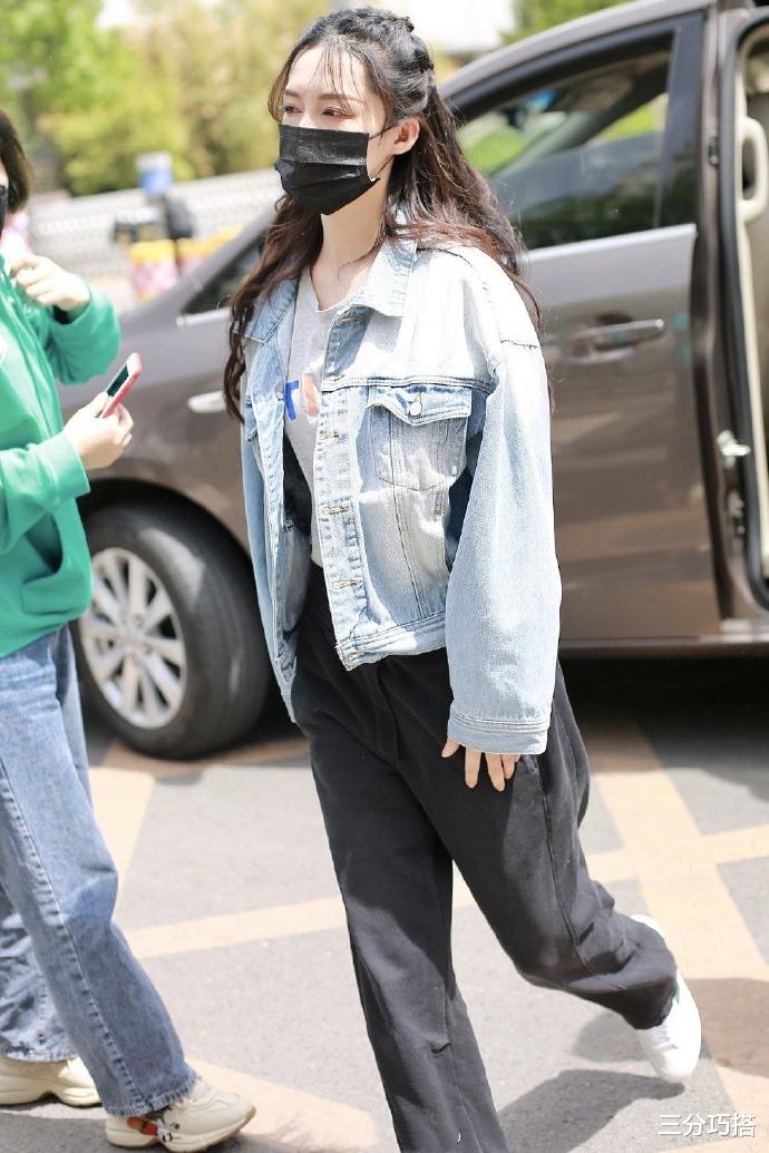 关晓彤|佟丽娅这回瘦过头了，穿一身运动装还空撩撩，但好在气质太加分了