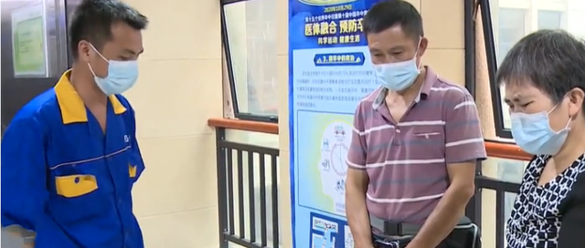 四叶草海之恋|半边身体被烧焦!湖南女子遗弃小儿子逼大儿子救治:我走投无路了