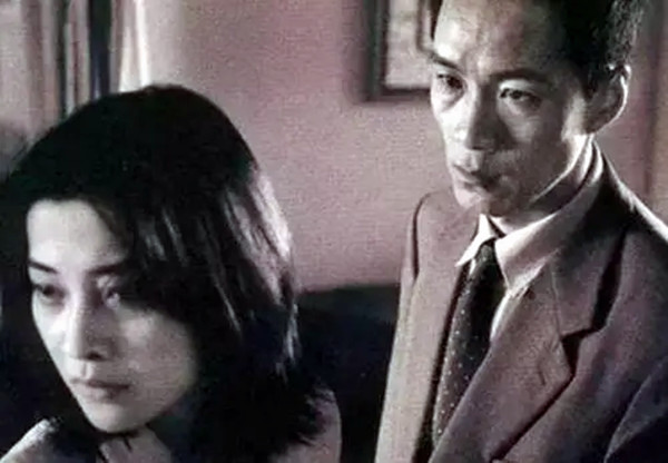  母亲杀死父亲，女儿亲自报案，爱恨交织的一家人
