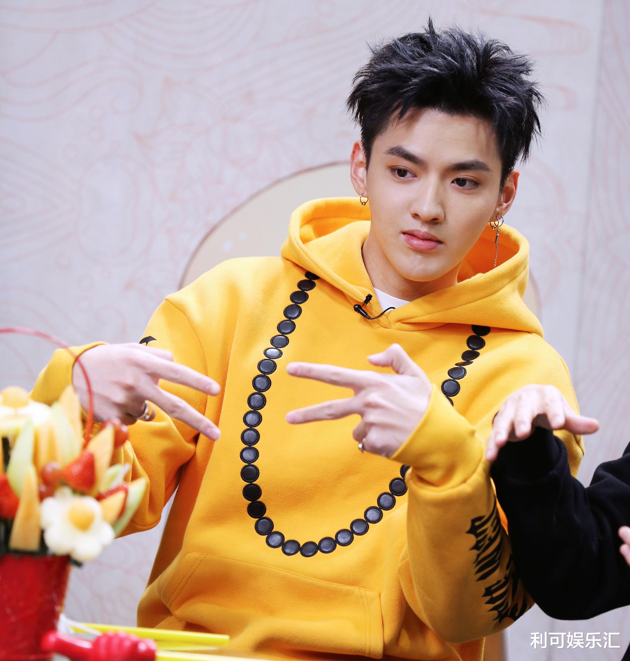 邓伦|受都美竹爆料影响，吴亦凡参加赛车活动时满面愁容，疑似状态不佳