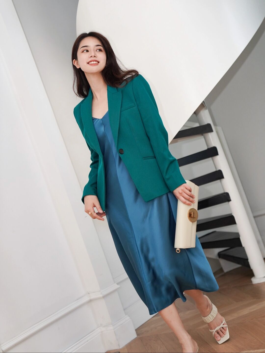 何有强|女神博主绿色衣服单品穿搭，居然能搭配得那么好看，优雅又显白