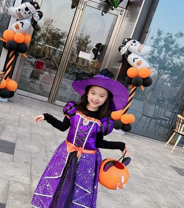 忧郁林黛玉 万圣节如何过?王祖蓝夫妇带女儿去迪士尼,小S一家cos鱿鱼游戏