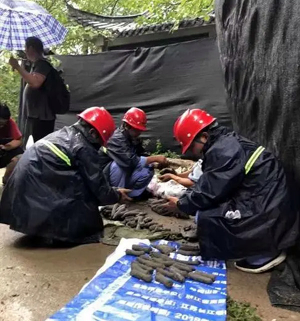  马宏清报复社会引燃30吨炸药，一夕间房屋尽毁，白发人送黑发人