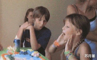 苏月瑾|“女生裸睡和男生裸睡的感觉一样吗?神评真是无敌了!”