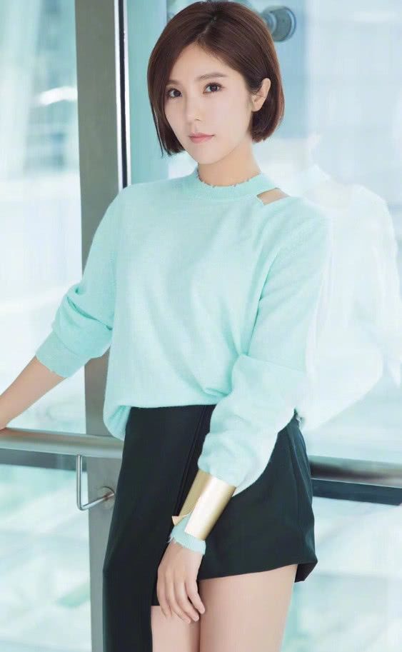 赵奕欢|“把校服穿成风尘味的演员”赵奕欢的上位史，和背后捧她的大佬