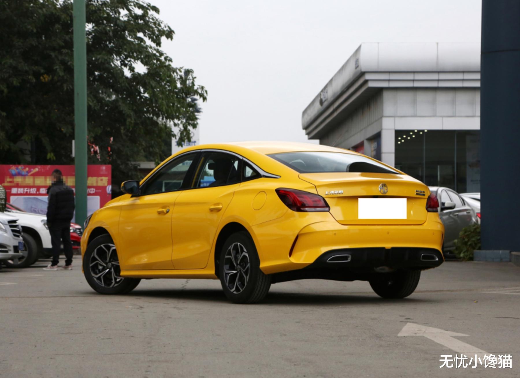 偶遇“兰博基尼Urus”转弯翻车,走近一看:原来是名爵5