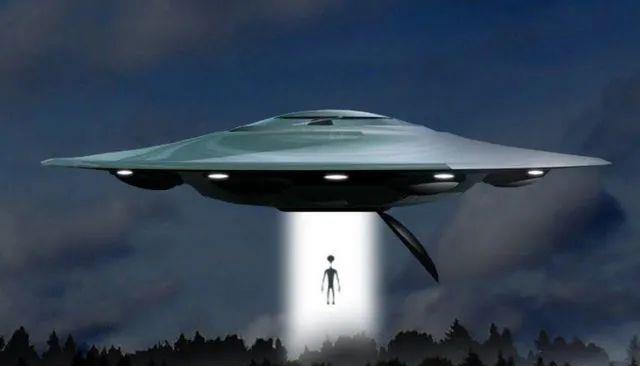 外星人 土耳其公布拍摄到的UFO视频，画面中外星人还打开了飞碟舱门