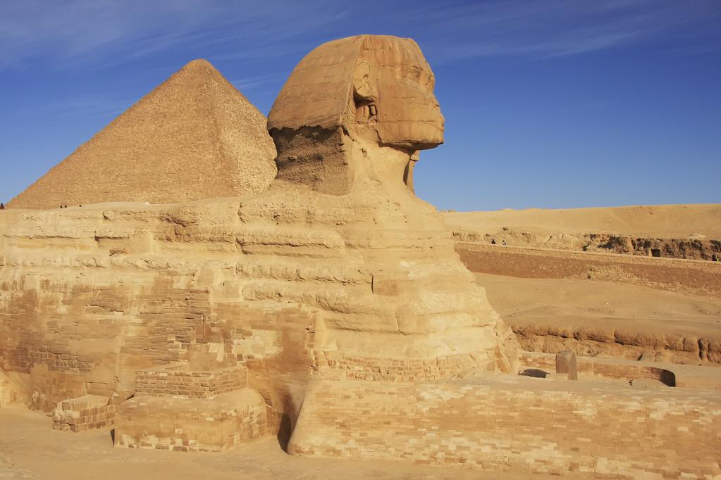 狮身人面像 狮身人面像的下面，传说中有“暗室”，里面是否藏有未知的秘密