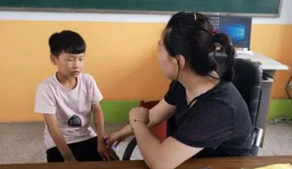 中公教育|家长说出一番话很“伤人”，老师听后毅然辞职，网友的评论一边倒