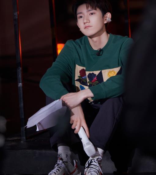 王源|工作室晒王源未公开写真，被粉丝发现副业：确定不是搞批发吗？