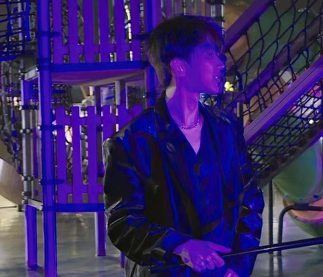 蔡徐坤|为啥整容脸不敢站紫外线灯下，谁注意蔡徐坤的鼻子？瞬间明白了