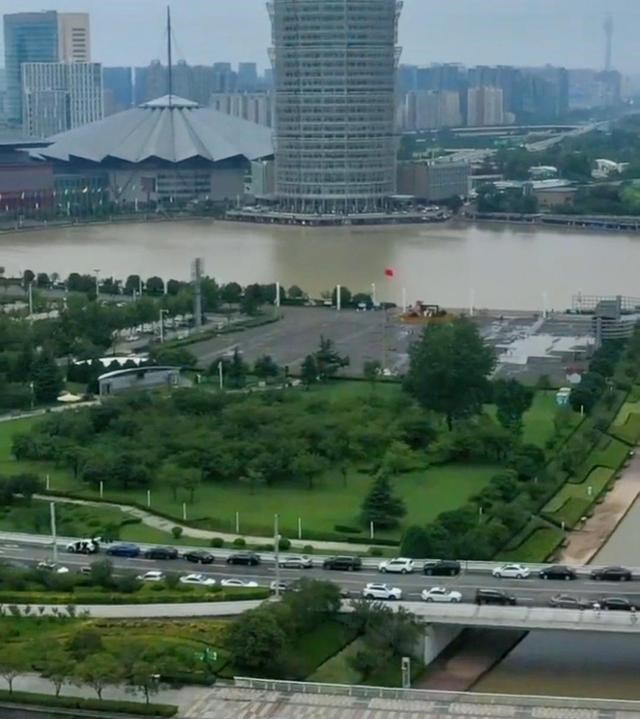 郑州|郑州有一连锁酒店，平时房价三四百一夜涨到2888，这是为哪般？