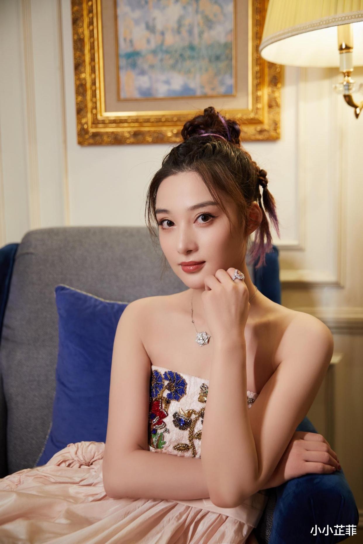 孙嘉璐|孙嘉璐晒秀场幕后照，梦幻公主范儿让人不淡定了