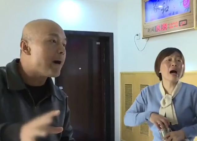 200万存款银行卡只剩1块7,丈夫患癌想治病,钱却被妻子偷偷转走