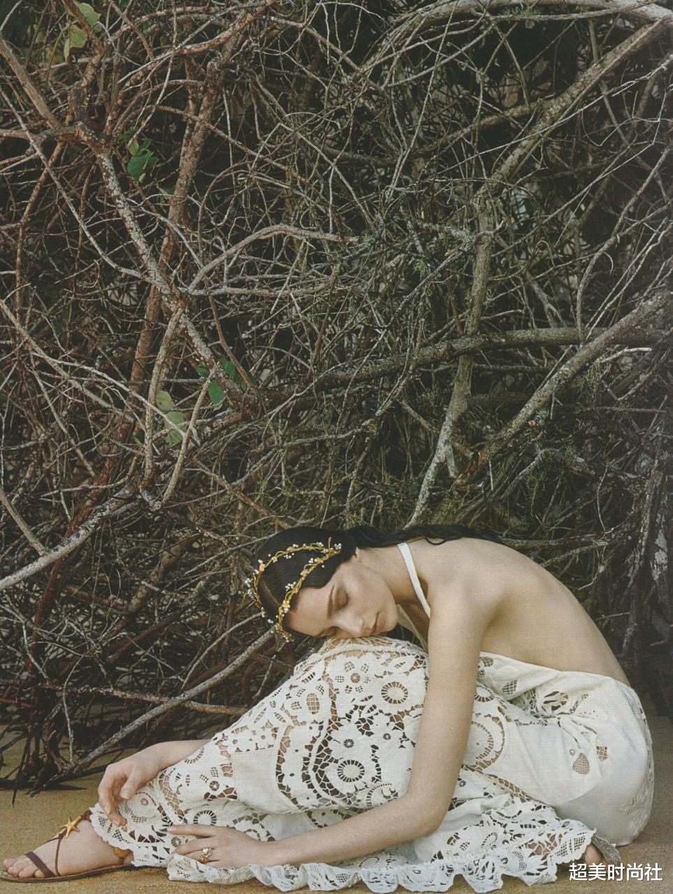 超美时尚社 95后巴西超模素颜引热议，被赞像古埃及美杜莎，妆前妆后反差大