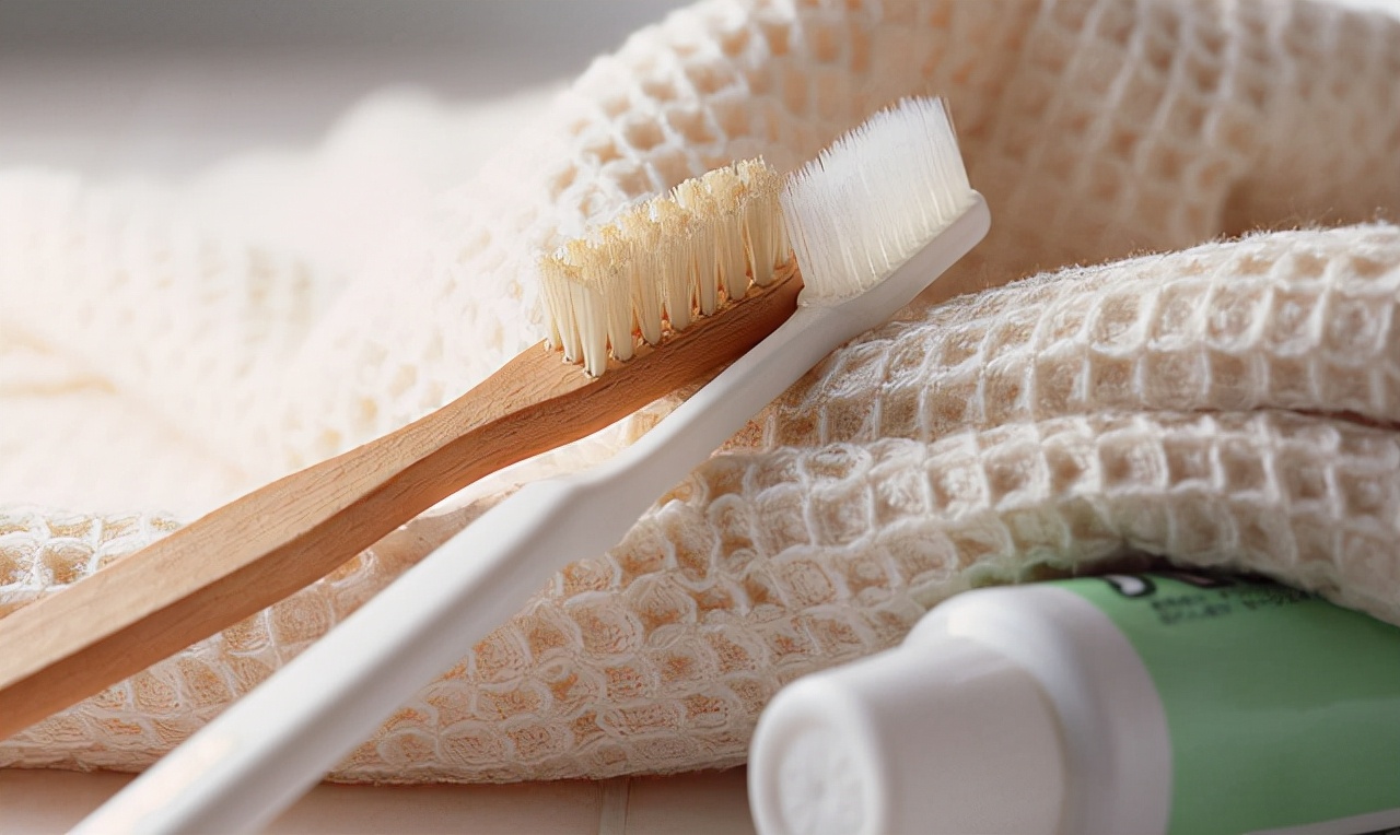 不管生活多节俭，家里的这4样用品，要及时更换！别舍不得花钱