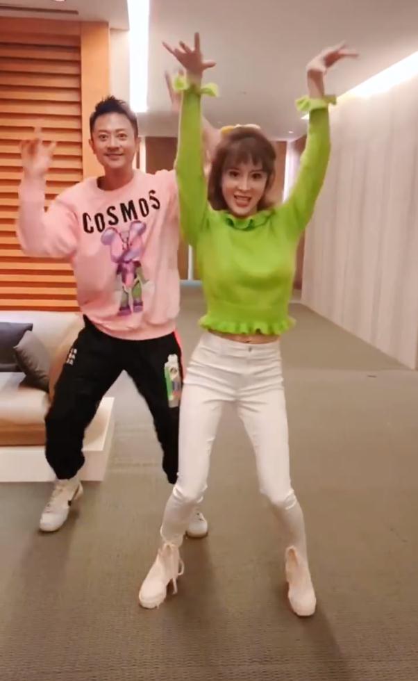 穿衣搭配|金巧巧瘦了一大圈，穿露腰装曲线依旧明显，“姐姐”真有C位潜质