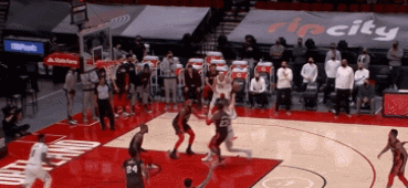 季后賽|再見湖人！又一個時代結束！單場47分11板！他第1年季后賽就爆