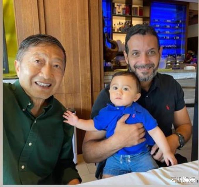 郑佩佩|郑佩佩前夫近照，祖孙三代同框很温馨，曾为生儿子让妻子怀孕8次