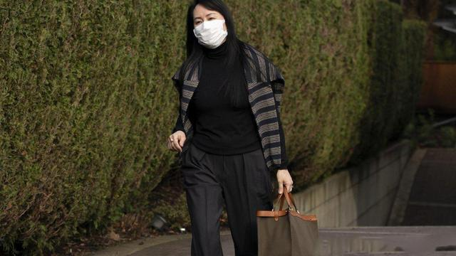 毛衣|孟晚舟罕见换发型，遮住发际线瞬间年轻10岁，重整面貌迎接新结局