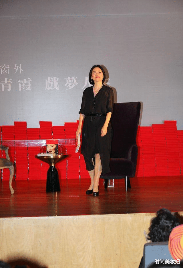 林青霞|林青霞瘦身“22斤”又美出圈,穿红色连衣裙聚会,66岁太养眼了