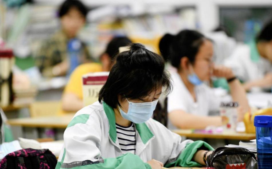 大学生|高考500分考上二本，大学生读一个月后回家复读，直接愁坏家长