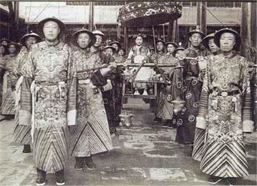 慈禧太后|李莲英“上色照”曝光：一脸脓包，面露阴险，为何极受慈禧宠爱？