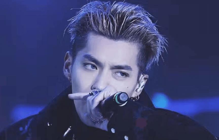 景甜|景甜脸崩坏？和张靓颖合影都被艳压，只因她喜欢随便动脸？