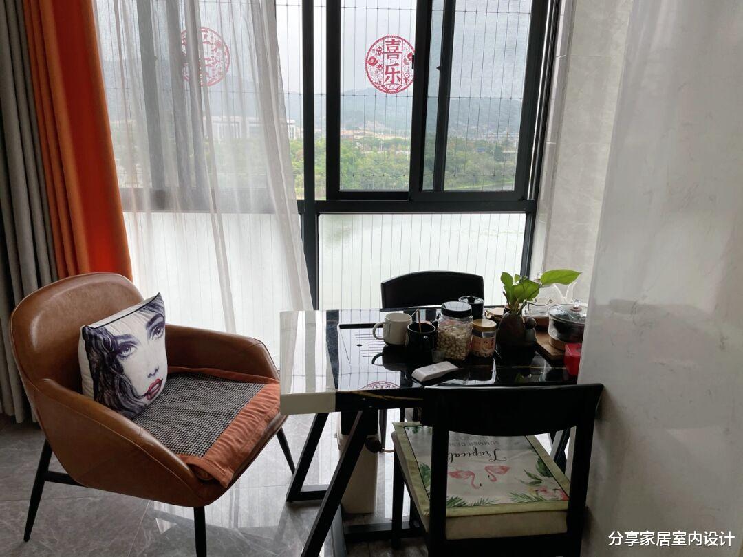 |入住两年的房子，多亏墙面贴砖，耐脏又容易做卫生，保持干净整洁