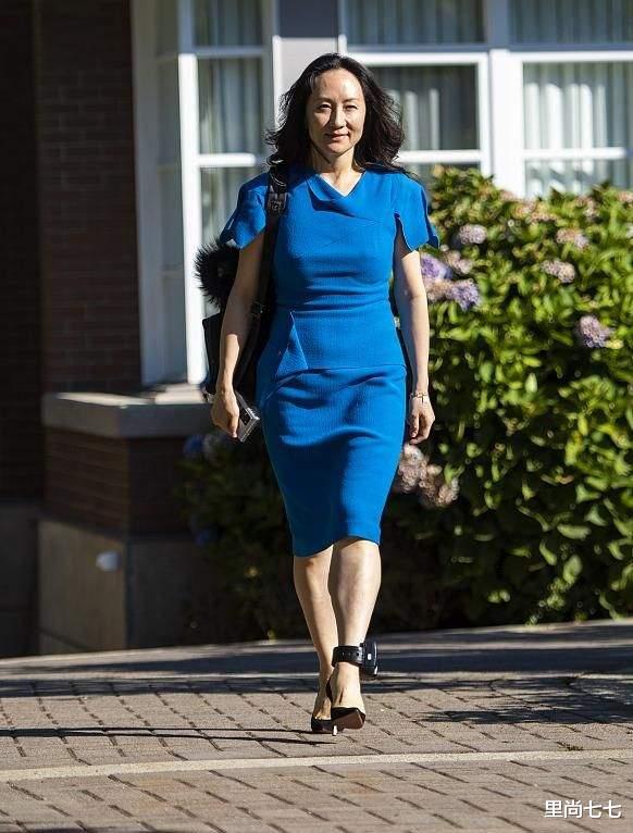 明星素颜|最后时刻!孟晚舟四套造型走成T台秀,高调穿中国红素颜真憔悴啊