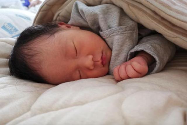 全能辣妈plus|“生完女儿20天,才发现我不爱她”,95后宝妈的哭诉戳心了