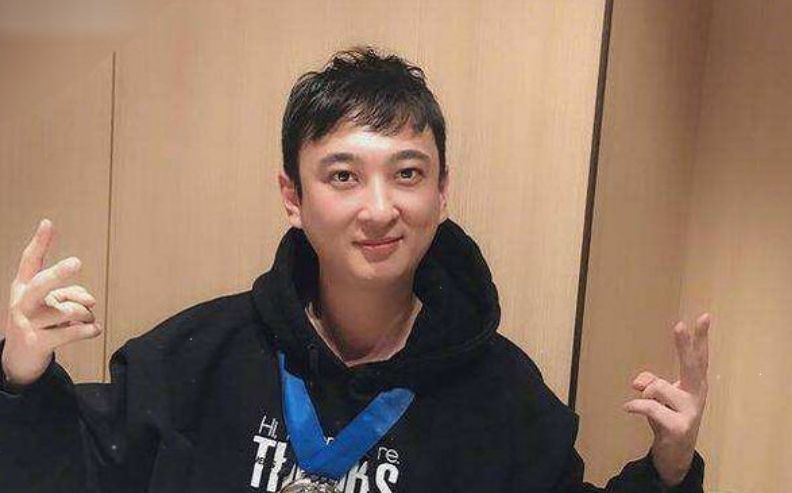 王思聪|商业鬼才王思聪一场“王的盛宴”,竟然把夜店的黑桃A带火了