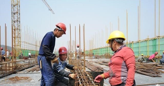 求职|35岁单位不要，50岁工厂不招？当下现状难免让人“后背发凉”