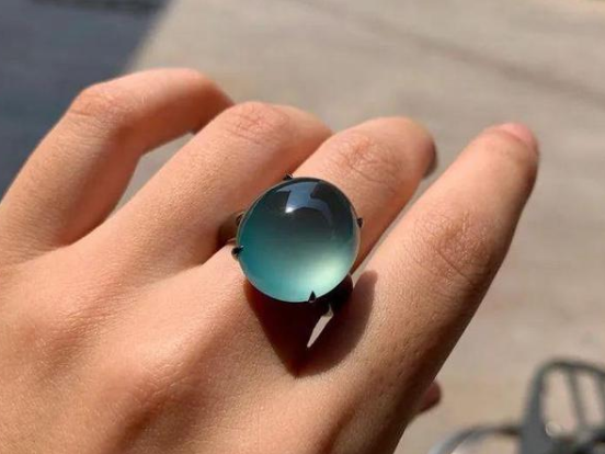 翡翠|翡翠界的晴水翡翠你听过吗？这种翡翠该怎么挑？