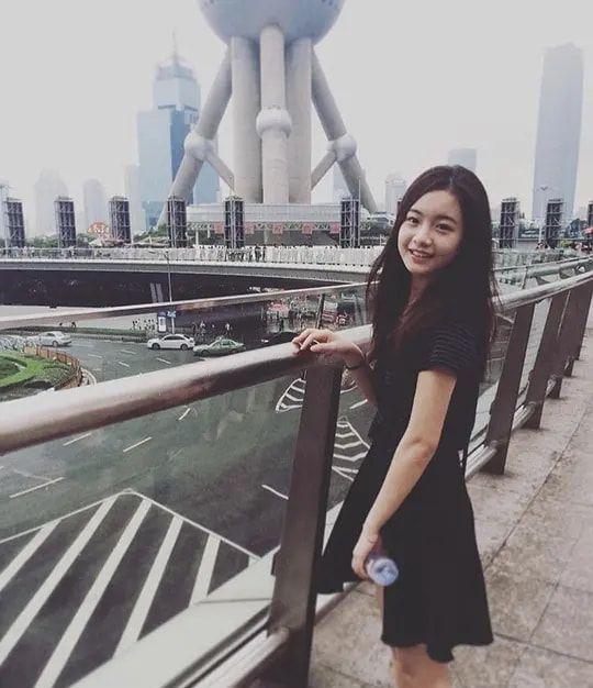 李庚希|“姜泥”李庚希：读美国高中却考不上国内大学，还因抽烟引发争议